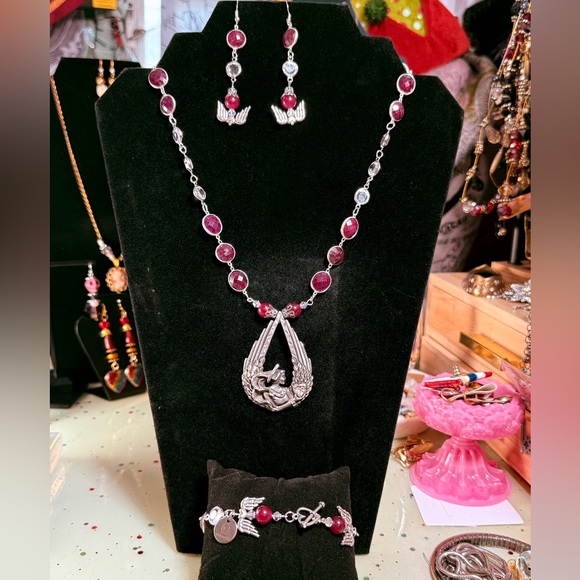 Artisan Faceted Ruby & Glass 3 piece Necklace Set - Picture 4 of 13